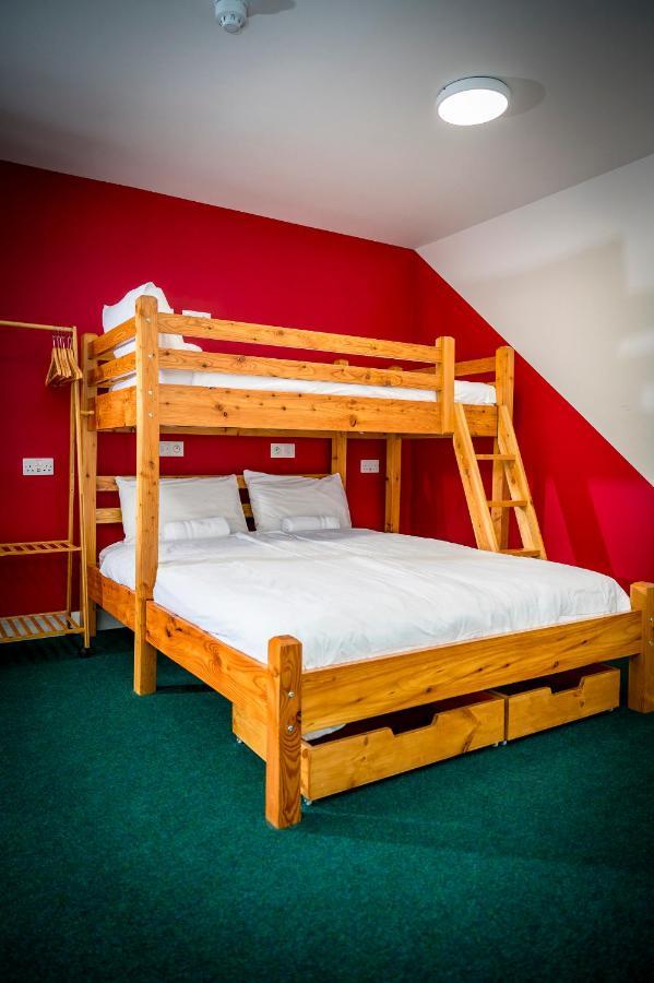 Loch Ness Bunk Inn Drumnadrochit Bagian luar foto