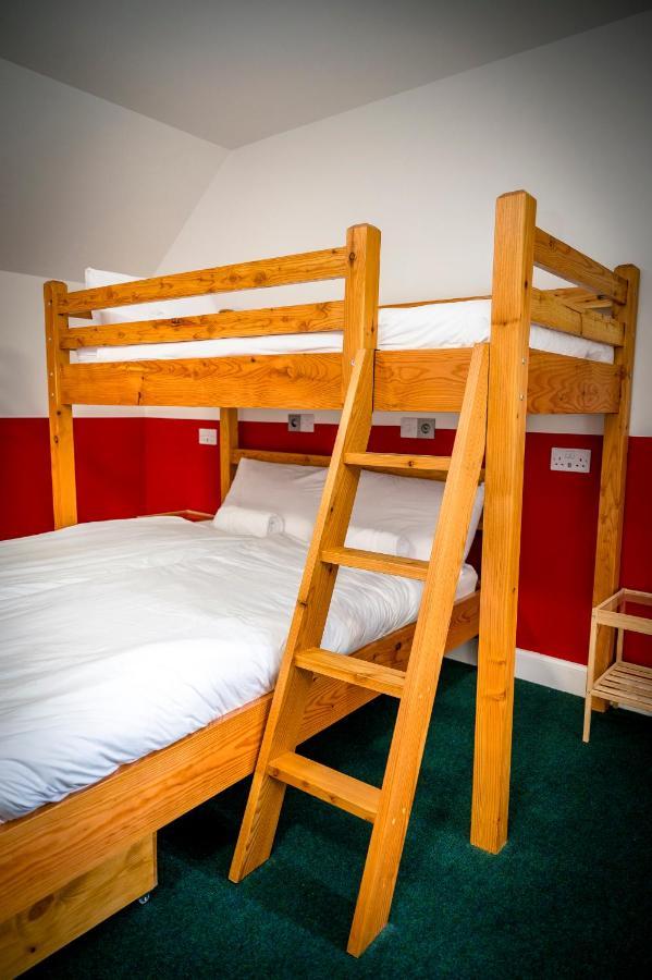 Loch Ness Bunk Inn Drumnadrochit Bagian luar foto